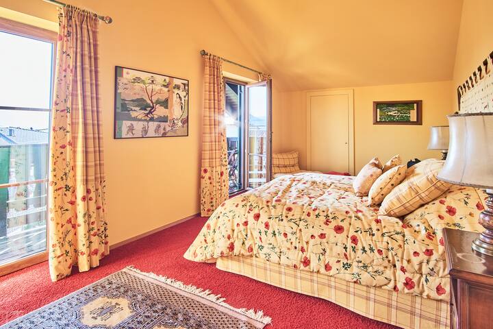 K dispozícii sú 2 samostatné postele, ktoré môžu byť usporiadané spolu alebo oddelene v závislosti od vašich potrieb.