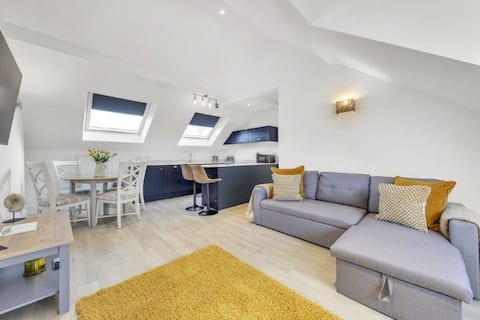 Top Airbnb: Stylish Penthouse Matlock Apartment in Matlock Town