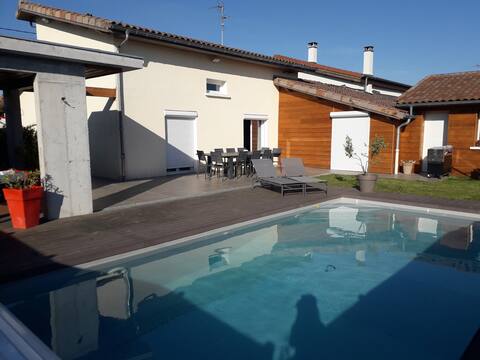House with pool in the heart of the village