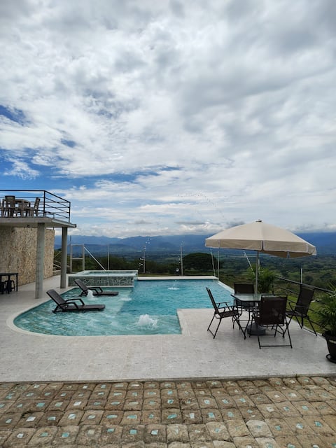 Top performing Airbnb: Country House with an Incredible View in Pereira