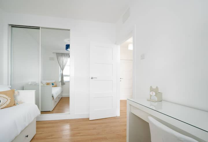 Grote kast/kastruimte voor kleding.