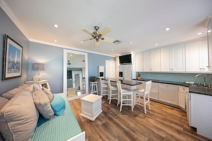 Beautiful Boutique Condo Steps from the Beach