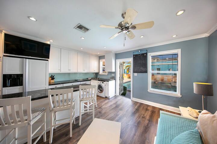Beautiful Boutique Condo Steps from the Beach