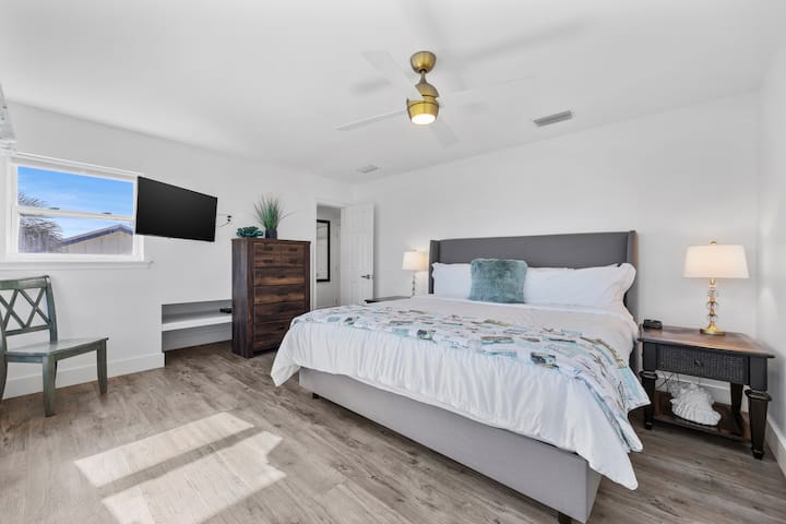 When you reach the top of the stairs on the second floor, this King bedroom is on the right hand side. This bedroom shares a bathroom with the bunk room 