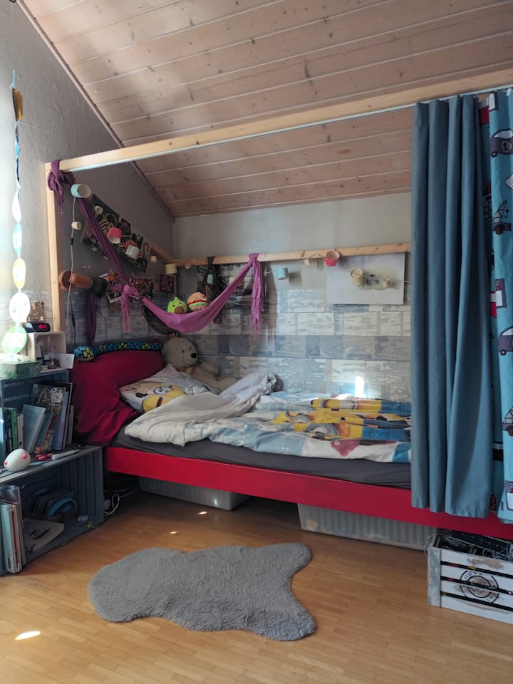 It's possible to add one or two mattresses on the floor.