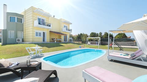 Deluxe Beachclose Pool Villa: "Sunny Breeze"