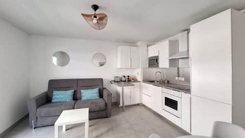 Top Airbnb: Beautiful 2 rooms. Old town and beaches within walking distance. in Garibaldi