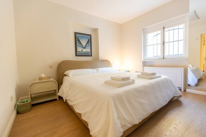 Refined Stay in Athenian Artistic Jewel by etouri gallery image 4