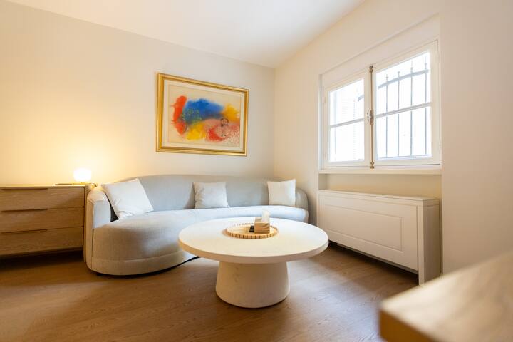 Refined Stay in Athenian Artistic Jewel by etouri gallery image 3