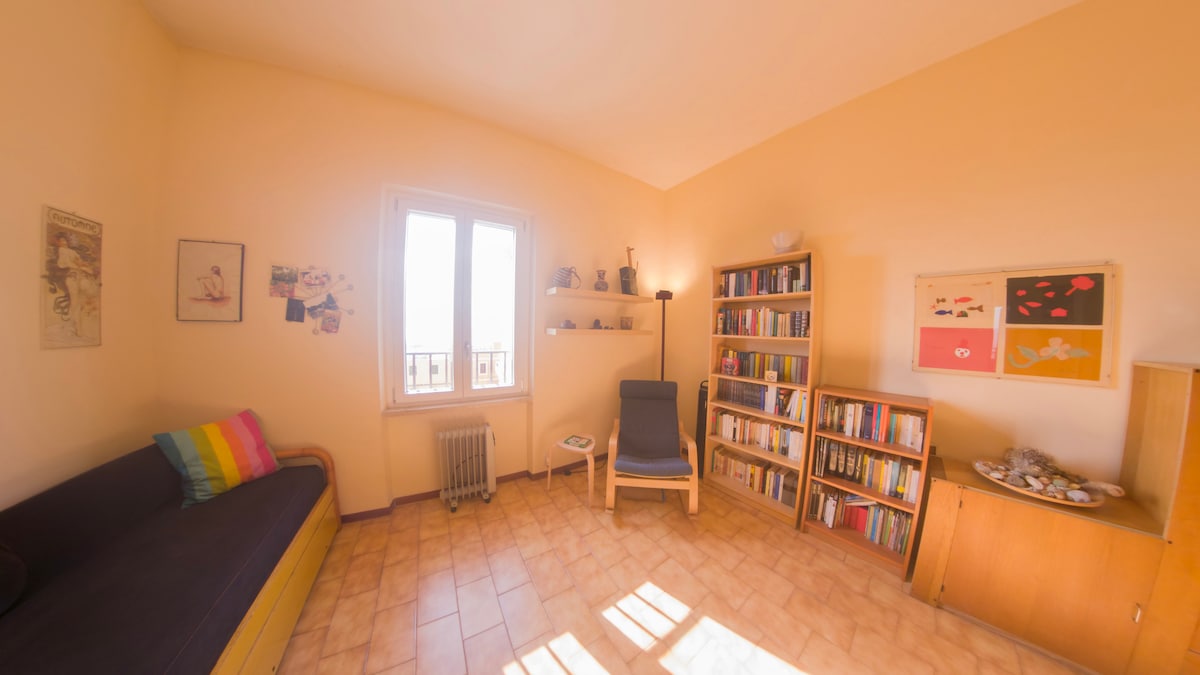 Airbnb con migliori performance: Sea view apartment in the historic center a Nettuno