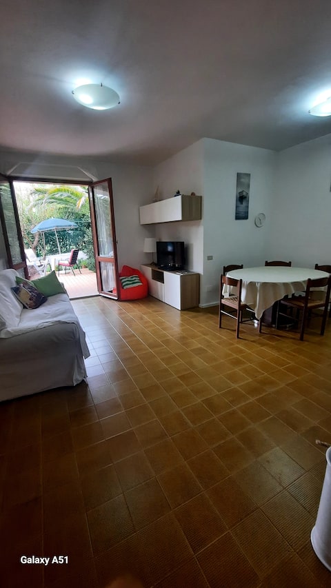 Annuncio Airbnb popolare: Spacious two-room apartment with garden. a Sirolo