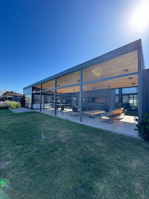 Luxury House ~ Grill ~ Pool ~ Country ~ 8 pax