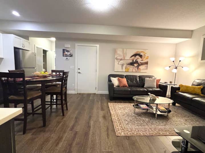 Stylish Central Escape-heart Of Forest Heights - Edmonton
