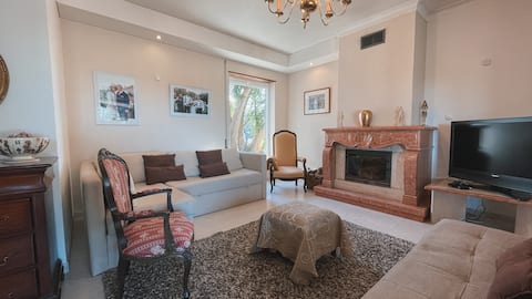 Top performing Airbnb: Portuguese villa with private pool and garden in Alcobaça