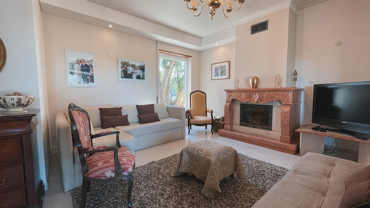 Villa Portugaise Avec Piscine Privée Et Jardin - Turquel