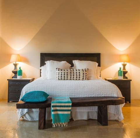 OceanView InGate 4SeasonsStRegis May to Sept $450