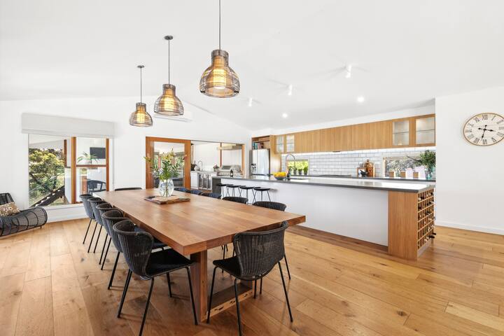 Quiet Coastal Luxury Retreat gallery image 3