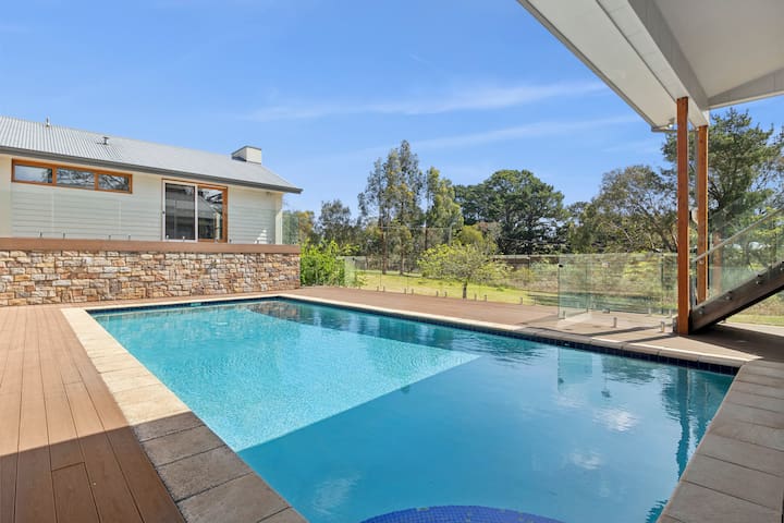 Quiet Coastal Luxury Retreat gallery image 2