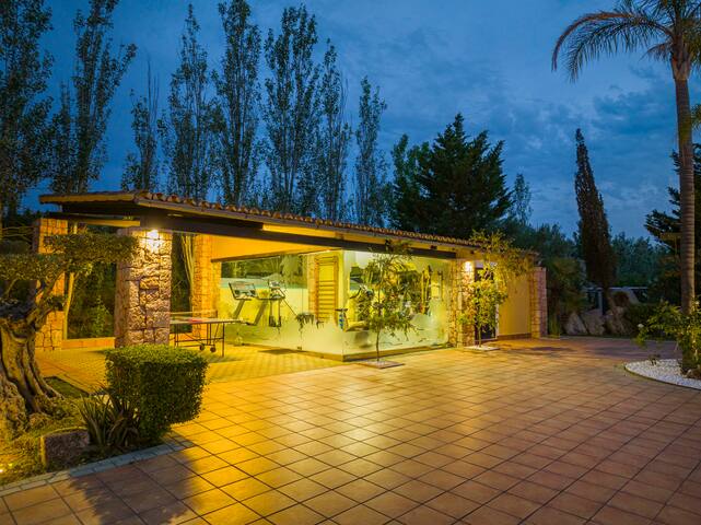 Espectacular finca, 10000m2. Piscina, SPA, sauna gallery image 2