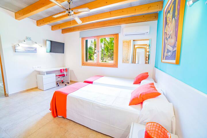 Espectacular finca, 10000m2. Piscina, SPA, sauna gallery image 4