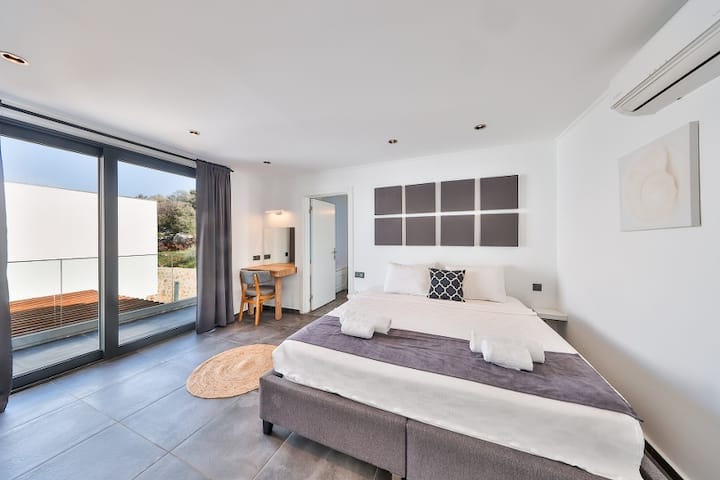 Restoran Ve Markete Yakın 3 Yatak Odalı ŞıK Villa - Kalkan