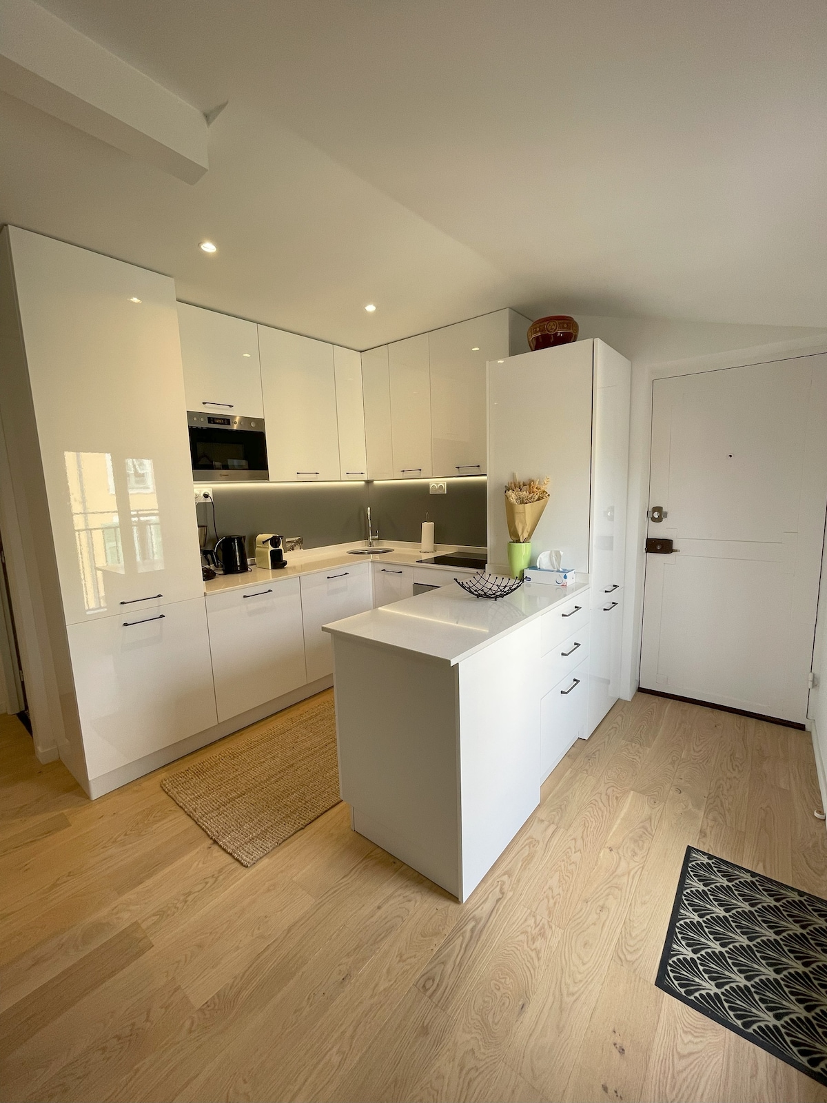 Popular Airbnb listing: Charmant appartement Nice Port in Garibaldi
