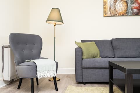 Popular Airbnb listing: 2 Bed Flat-With Parking By Holiday Homes in Coldside