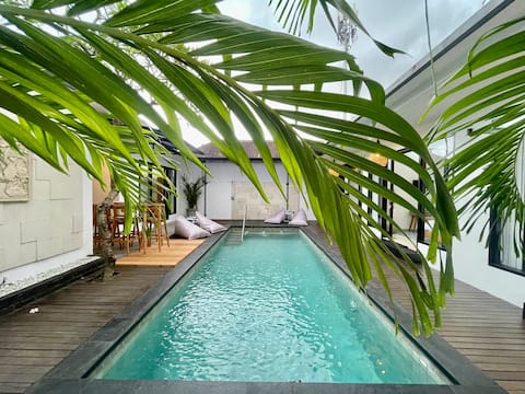 3-BR Pool Villa Sanur Free Laundry Service, WiFi