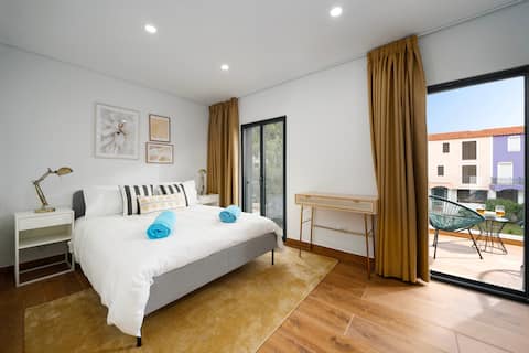 Walk to Marina & Beach, spacious 4BR home with BBQ