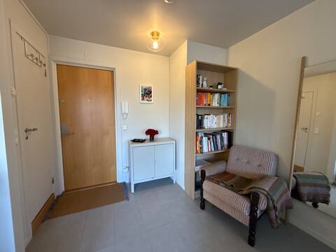 Popular Airbnb listing: Studio near the city center with views and free parking! in Ullern