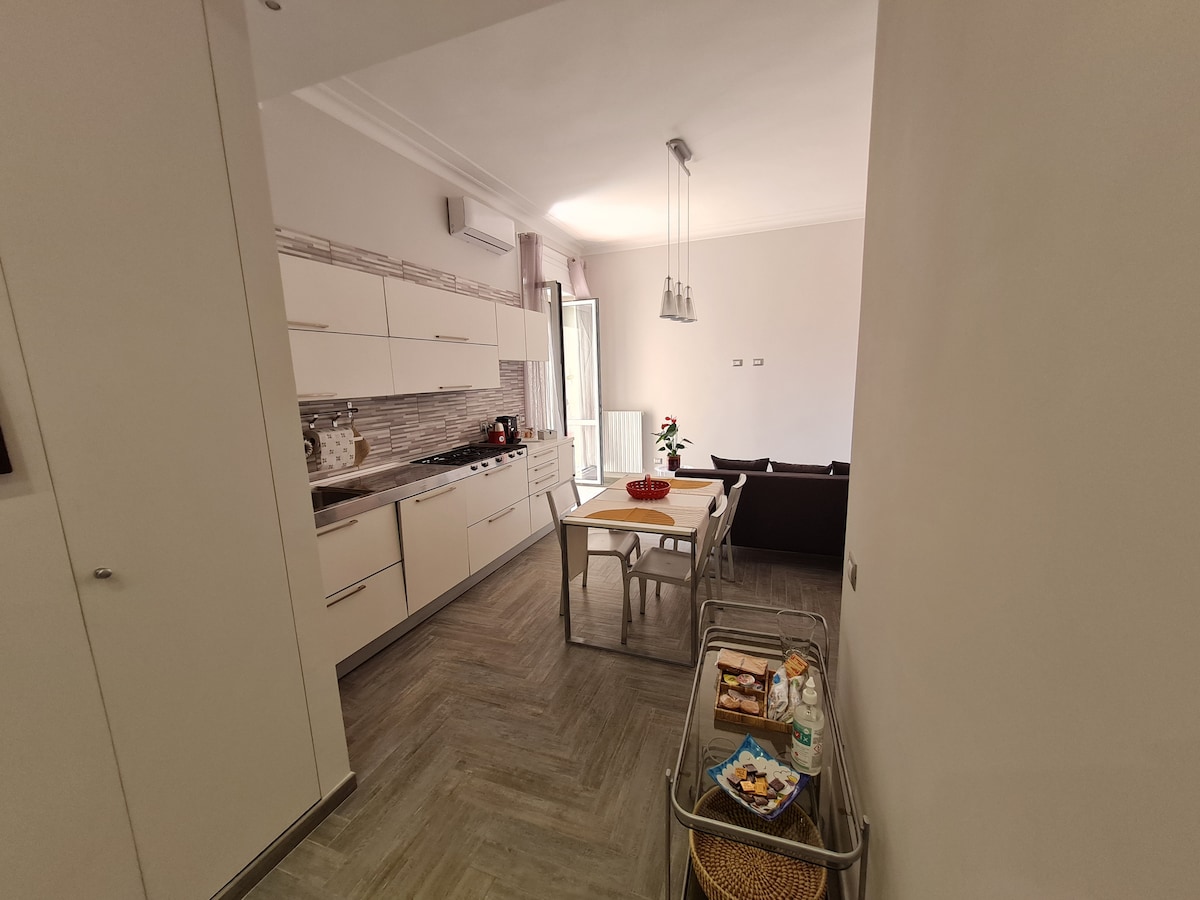 Airbnb con migliori performance: Entire apartment of 90 square meters with 6 beds a Salerno
