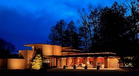 Still Bend/Frank Lloyd Wright's Schwartz House