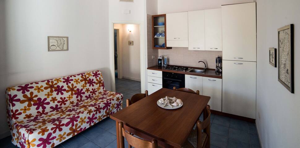 {Le Bianche 2 villetta a 80 mt dal mare} gallery image 4