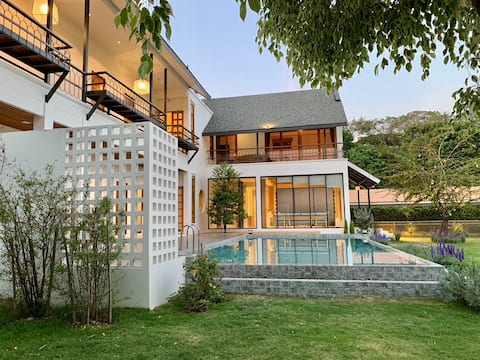 456 The Mata House & Garden