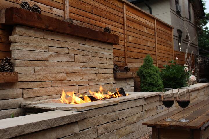 Neighborhood Feel – Steps Away From City gallery image 2