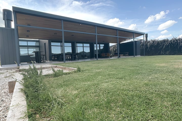 Premium House ~ Grill ~ Pool ~ Gym ~ Courts