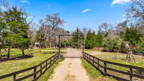 Exclusive Texas Ranch Retreat: 3 Home Getaway