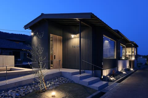 An inn that is rented out as a whole, with Amanohashidate visible from all rooms, limited to one gro