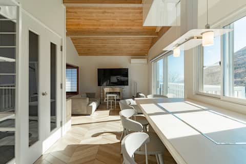 A private rental with a glass sauna and a panoramic view of Mt. Omuro