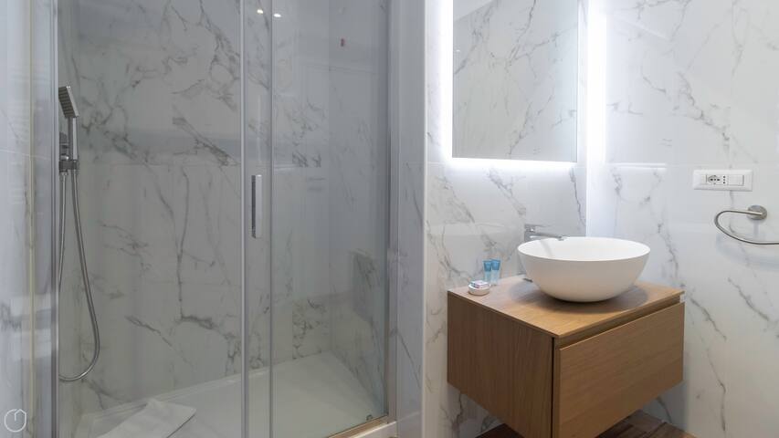 Elegante appartamento a Porta Venezia gallery image 5