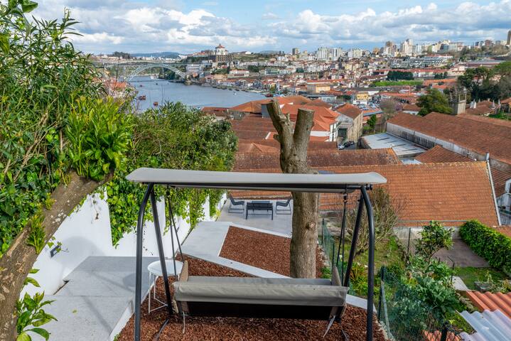 Stunning Douro Terrace & Riverview Charming Villa gallery image 3