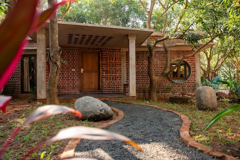 De Villa II by Keeth House