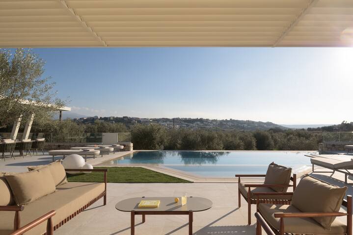 Idunu Villa, with Heated Pool & Serene Seclusion gallery image 3