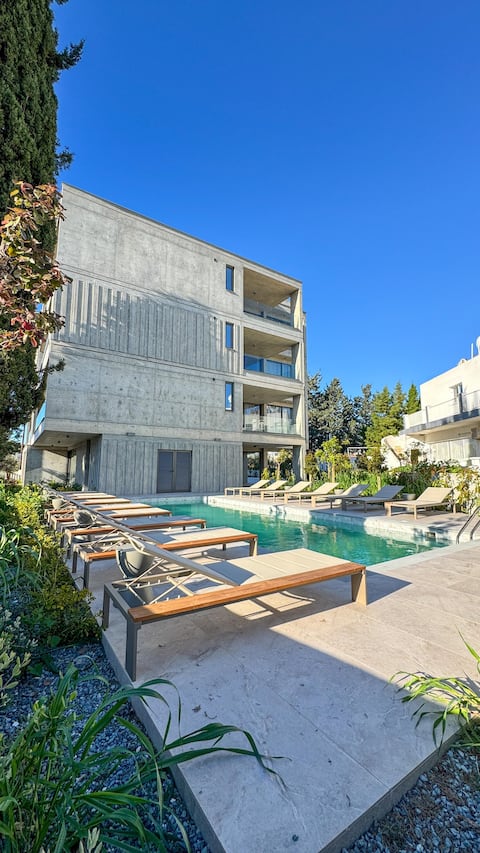 Malberry 204 - 2 bedroom modern with heated pool