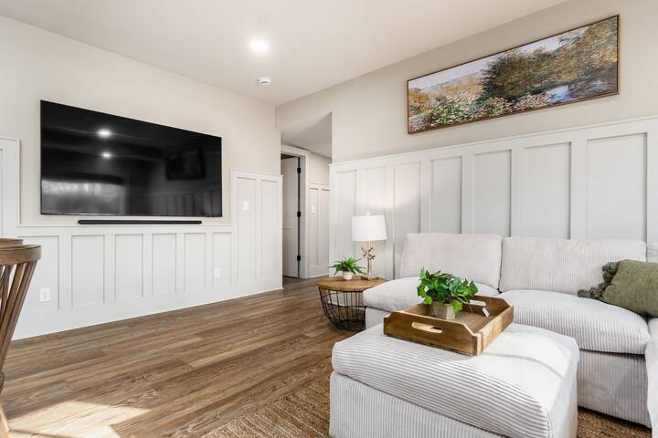 Creekside Cottage- HotTub, FirePit & Winery Nearby gallery image 3