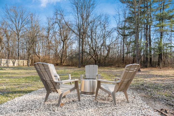 Creekside Cottage- HotTub, FirePit & Winery Nearby gallery image 5