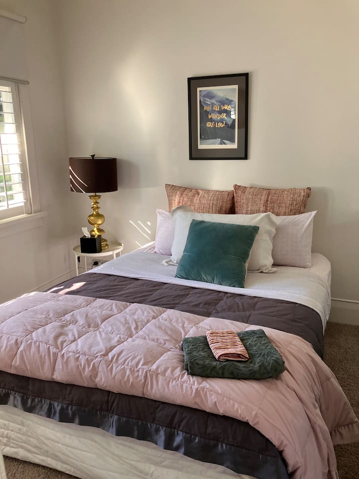 ห้องนอนควีนไซส์ด้าน