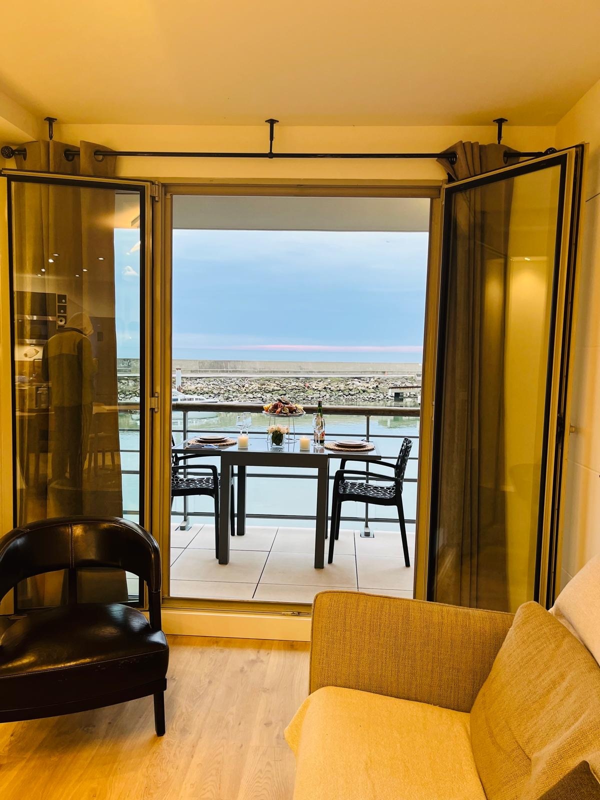 Top Airbnb: Deauville~ La Marina Blue Bay15~2-bedroom apartment with sea view~Parking in Deauville