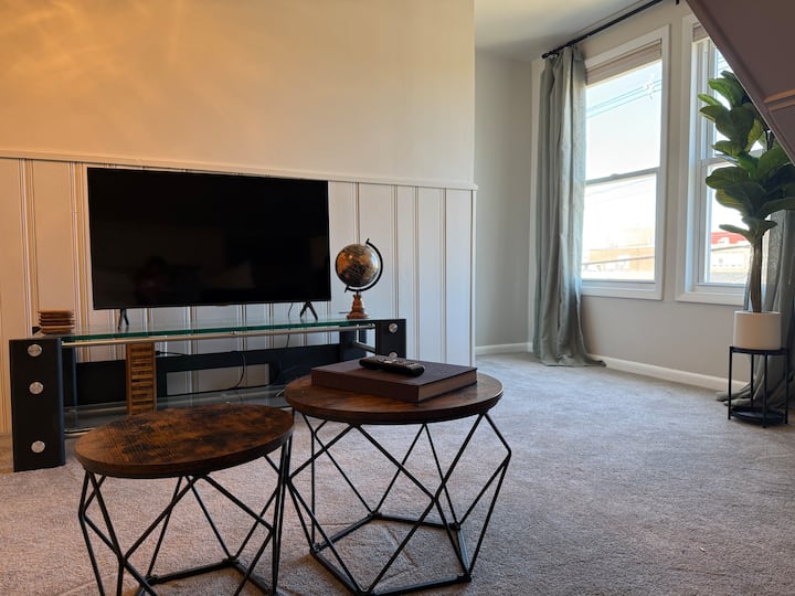 King Bed & Work From Home Space In Red Bank, Nj - Shrewsbury, NJ