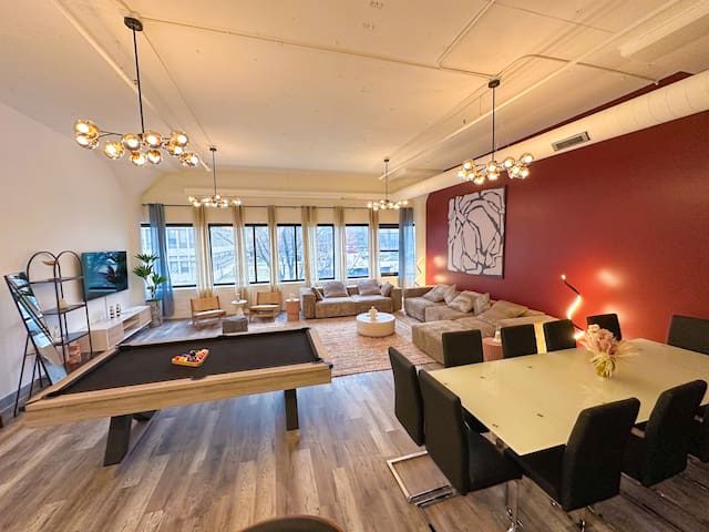 Luxury 6BR/3BA Group Stay in McCormick | Sleeps 12 gallery image 2